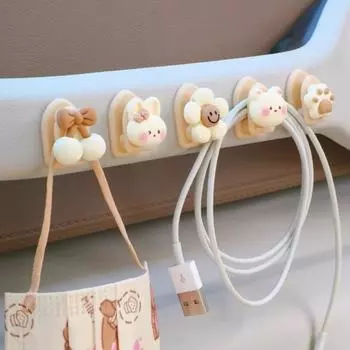 Крючки спереди Симпатичные многофункциональные автомобильные крючки Маленькие крючки Женские автомобильные пассажирские липкие крючки Подвесные крючки Симпатичные украшения в машине Хранение автомобильных масок A-White5pcs