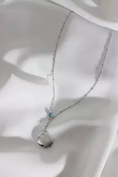 Круглое колье серебряного цвета с зеленой эмалированной крышкой, подходящее для двустороннего использования