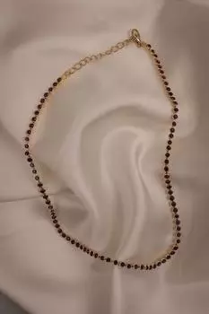 Круглое короткое ожерелье золотого цвета с фиолетовым камнем