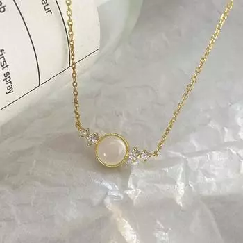 Круглое ожерелье из белого халцедона, свежее и элегантное ожерелье на ключицу с цепочкой Niche Design Sense Temperament для женщин