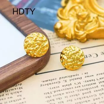 Круглые рельефные серьги-гвоздики из титановой стали в средневековом стиле с покрытием из 18-каратного золота, геометрические серьги с улучшенным чувством стиля золотой