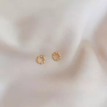 Круглые серьги-гвоздики с бусинами, женские серьги с отверстиями для ушей, простые и маленькие полые серьги золотой