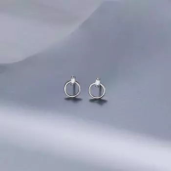 Круглые серьги-гвоздики Женские годовые серьги Летние нишевые дизайнерские серьги Sense Light Luxury Ring