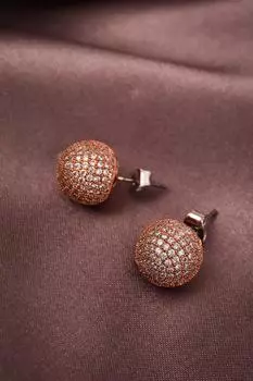 Круглые серьги-шарики с розами и круглыми камнями