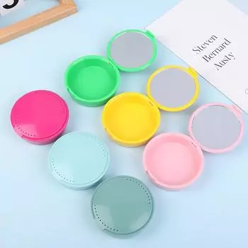 Круглый контейнер для хранения зубных протезов с зеркалом. Ортодонтическая коробка для гигиены зубов. Контейнер для капы. Гигиена полости рта. Уход за зубными протезами.