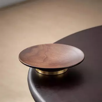 Круглый поднос для закусок и выпечки из дерева для использования на кухне отеля S