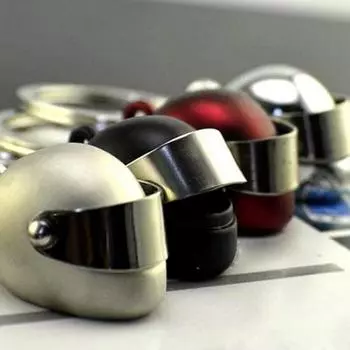 Крутой мотоциклетный велосипедный шлем, металлический брелок для ключей