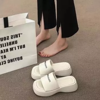 Крутые тапочки с толстой подошвой, женская мода, лето 2025, новые красивые и универсальные, односложные повседневные пляжные тапочки 35 чёрный