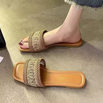 Крутые тапочки в этническом стиле с квадратной головкой для женщин, летняя одежда 2024 года, новые женские туфли большого размера, впитывающие пот, плоская подошва, одно слово, перетаскивание 35