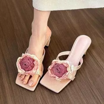 Крутые тапочки, женская летняя одежда 2025 года, новинка лета, интернет-знаменитость с юбкой, простые босоножки в стиле феи на толстом каблуке 35