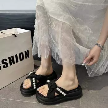 Крутые тапочки женская летняя одежда 2025 новый национальный стиль красивые с юбкой на платформе пляжные сандалии жемчужные одно слово перетащить 35