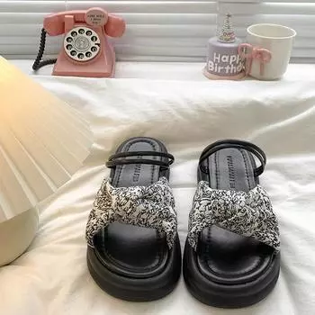 Крутые тапочки женские летние модные новые с юбкой на платформе пляжные сандалии тапочки на одно слово женские 35