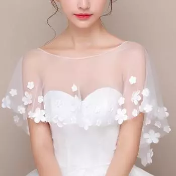 «Кружевная шаль с жемчугом для свадебных фотографий»