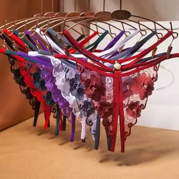 Кружевные трусики с мягкой цветочной вышивкой и соблазнительной