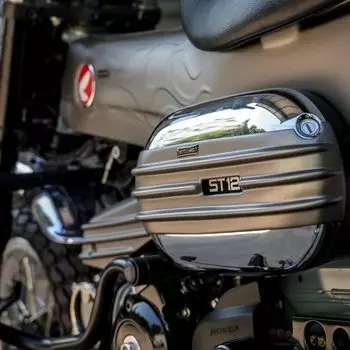 Крышка бокового ящика MotolordD для DAX ST125 JB04 (Серебряный) серебряный