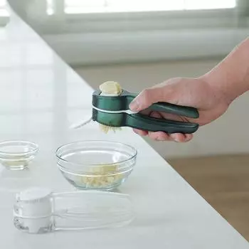 Кухонные аксессуары 2 в 1, многофункциональный пресс для чеснока, ручная измельчитель для чеснока, инструменты для измельчения чеснока, измельчитель для имбиря, соковыжималка для чеснока белый