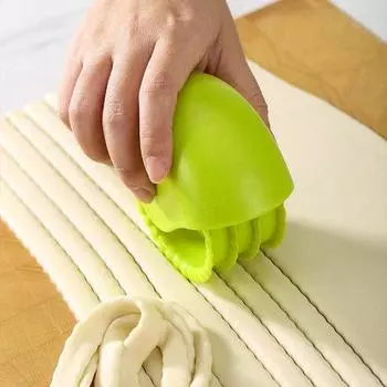 Кухонный резак для кондитерских изделий с круглым поворотом на 360 градусов, удобный для захвата A