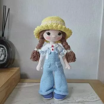 Кукла-девочка, связанная вручную