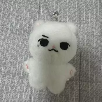 Кукла Ёнджун из Tomorrow X Together кокетлива