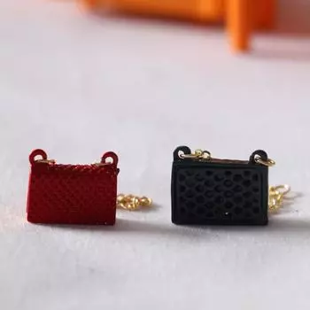 Кукольный домик Мини Металлическая сумка Аксессуары Украшения Миниатюры Сценические украшения 15*17mm красный