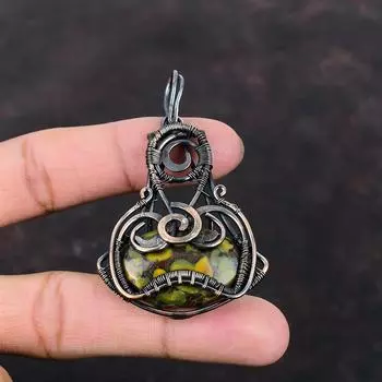 Кулон из фруктовой яшмы, кулон в медной проволоке, уникальный дизайн ювелирных изделий, элегантный кулон, медные украшения ручной работы, кулон с драгоценным камнем, подарок для него