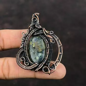 Кулон из кианита и меди, обернутый медной проволокой, ювелирное изделие, настоящий драгоценный камень, кулон ручной работы, обернутый проволокой, ювелирное изделие из кианита, медный кулон для подарка