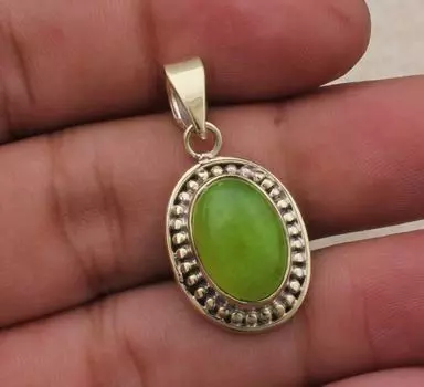 Кулон из латуни с зеленым нефритом, кулон из натурального камня, кулон с покрытием из 18-каратного золота, кулон из камня, эффектный кулон из латуни Лучшая идея подарка для нее