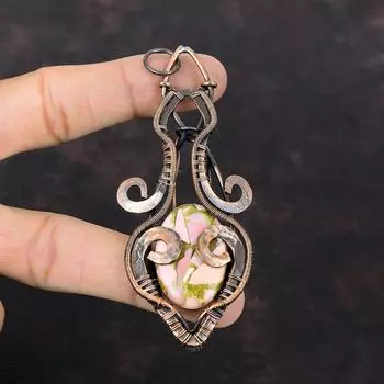 Кулон из медного розового опала Медная проволока Кулон с драгоценным камнем Ювелирные изделия из розового опала Подвеска ручной работы в стиле бохо Уникальные медные украшения Подарок на годовщину