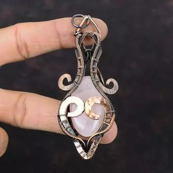 Кулон из розового кварца Медная проволока Ювелирные изделия Уникальный кулон Ювелирные изделия из розового кварца Медный кулон ручной работы для подарка Кулон из натурального драгоценного камня