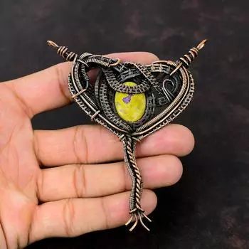 Кулон из стихтита, кулон в медной проволоке, медные украшения ручной работы, кулон с драгоценным камнем, кулон с камнем, ювелирные изделия из стихтита, подарок на годовщину