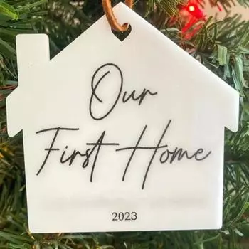 Кулон «Первое Рождество в нашем доме» Двусторонний принт Круглая форма сердца Гладкие висячие благословения Декоративный подарок на новоселье Украшение окна A