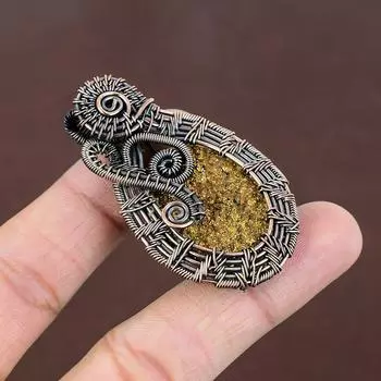 Кулон ручной работы из медной проволоки Друзы из натурального золотого титана 2,17 дюйма V0w42