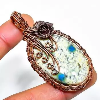 Кулон ручной работы из медной проволоки с драгоценным камнем K2 Blue Azurite, 2,36 дюйма 2.36 белый