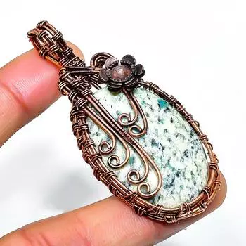 Кулон ручной работы из медной проволоки с драгоценным камнем K2 Blue Azurite, 2,36 дюйма 2.36 белый