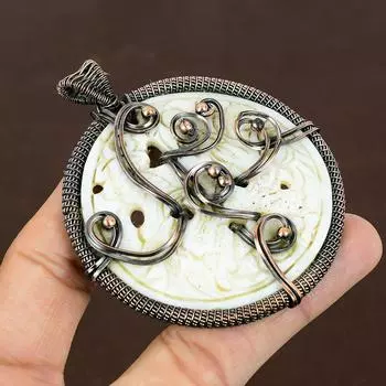 Кулон ручной работы из медной проволоки с натуральной резной перламутром 3,15 дюйма P2j10