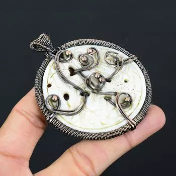 Кулон ручной работы из медной проволоки с натуральной резной перламутром 3,15 дюйма K0j85