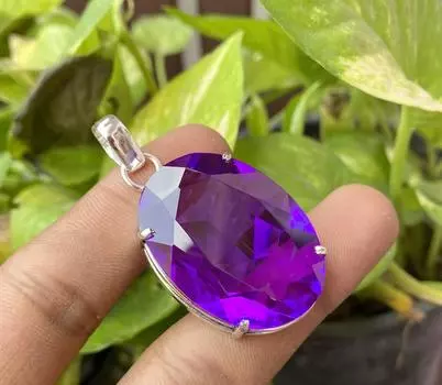 Кулон с аметистом. Кулон из стерлингового серебра 925 пробы. Кулон с аметистом и драгоценным камнем.