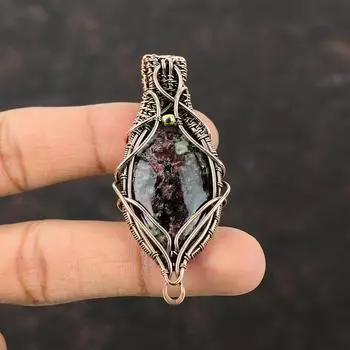 Кулон с эвдиалитом, кулон в медной проволоке, кулон из натурального драгоценного камня, ювелирные изделия из проволочной обмотки, кулон ручной работы, подарок для нее, уникальные медные украшения