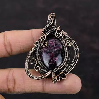 Кулон с эвдиалитом, медная проволока, кулон, медные украшения ручной работы, кулон с драгоценным камнем, подарок для женщин, ювелирные изделия с эвдиалитом, подвески с камнем