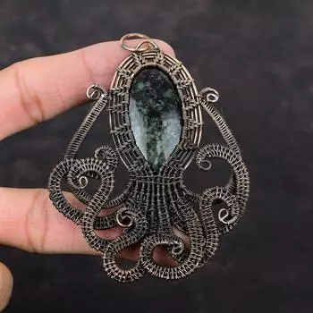 Кулон с эвдиалитом, медная проволока, кулон с драгоценным камнем, медные украшения ручной работы, кулон с осьминогом, ювелирные изделия из проволочной обмотки, ювелирные изделия с эвдиалитом, подарок