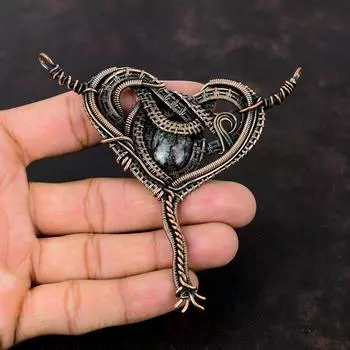 Кулон с эвдиалитом, подвеска из медной проволоки, ювелирные изделия с эвдиалитом, кулон ручной работы с драгоценным камнем, ювелирные изделия из медной проволоки, стильный кулон, подарок для женщин