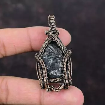 Кулон с хризантемой, кулон с драгоценным камнем, кулон с медной проволокой, медные дизайнерские украшения, кулон ручной работы, подарок для нее, кулон с камнем по рождению