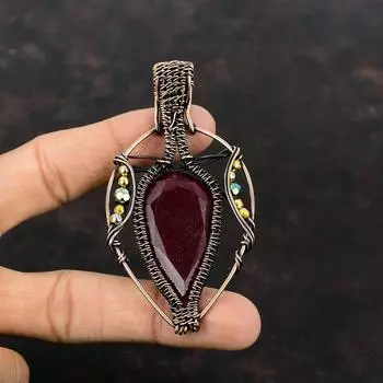 Кулон с ограненным кашмирским рубином, обернутый медной проволокой, кулон с титановыми бусинами, кулон с драгоценным камнем ручной работы, ювелирное изделие из медной проволоки, подарок для женщин