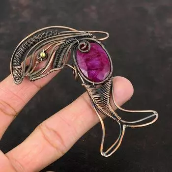 Кулон с ограненным кашмирским рубином, обернутый медной проволокой, ручная работа, медные украшения, подвеска с драгоценным камнем, подвеска в виде рыбы, подарок для него, изумительное ювелирное изделие