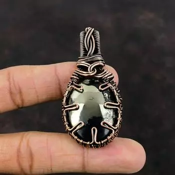 Кулон с пиритом, кулон в медной проволоке, кулон ручной работы, медные украшения, кулон с драгоценным камнем, дизайнерский кулон, ювелирные изделия с пиритом, подарок на годовщину