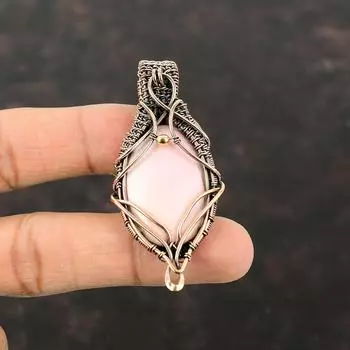 Кулон с розовым опалом, медная проволока, кулон, драгоценный камень, медные украшения, дизайнерский кулон ручной работы, проволочная обмотка, ювелирный кулон с розовым опалом для подарка