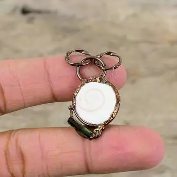 Кулон в виде ракушки глаза Шивы Медный кулон гальванической формовки Зеленый турмалин Грубый кулон Ручная работа Кулон из драгоценных камней гальванопластиковые ювелирные изделия для подарка