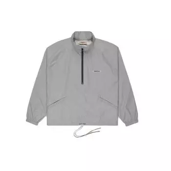 Куртка Fear of God Essentials SS20 с флуоресцентным логотипом и воротником-стойкой до половины молнии. Куртка унисекс серебристого цвета FOG-SS20-301 XS