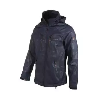 Куртка софтшелл с камуфляжным покрытием и капюшоном