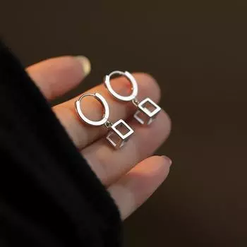 Квадратная пряжка для ушей женские простые нишевые серьги Sense новые трендовые квадратные серьги в форме сахарного кубика